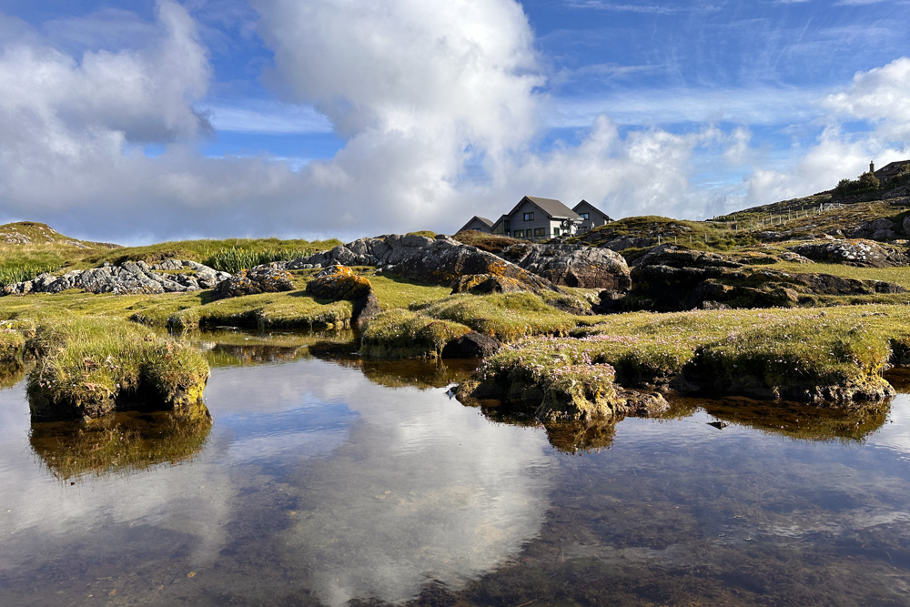 Self-catering lodge on the water's edge, Isle of Harris retreat