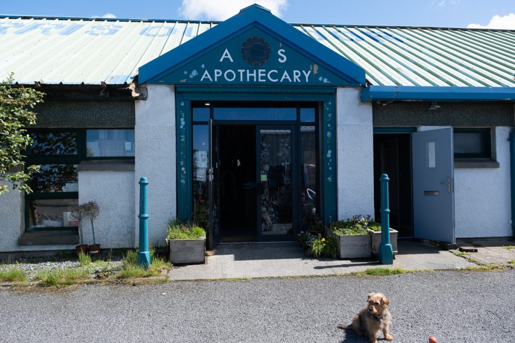 %Isle of Harris% 3 visit to A.S.Apothecary on the Isle of Harris with retreat group